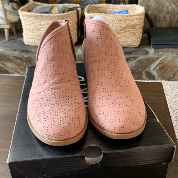 torrid Shoes - Torrid Mauve Booties—Size 9W!